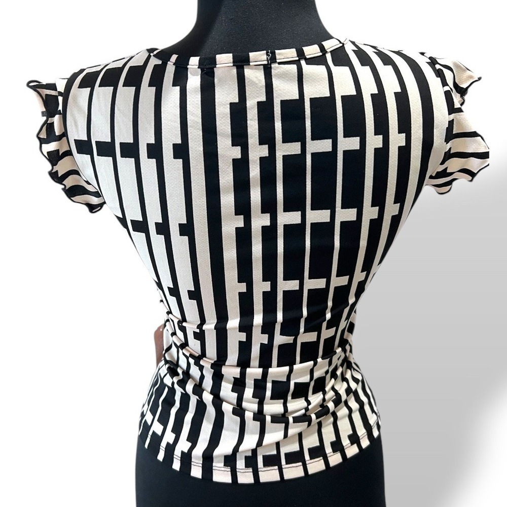 Vintage Forever 21 Y2K Geometric Wrap Top Ruffle Sleeve Black Cream Small NWT - Picture 4 of 14